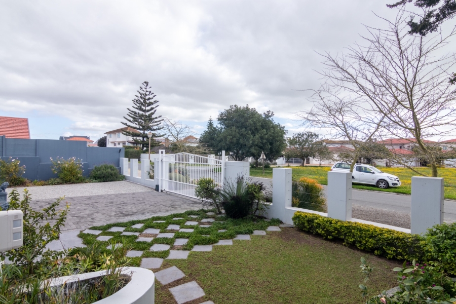 4 Bedroom Property for Sale in Port Owen Western Cape